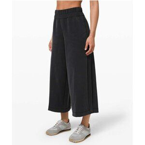 Lululemon Seek Softness Mid Rise Crop Wide Pant, Black, Size 12